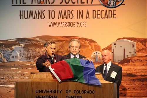 Convention 2013 (Martian flag)_500x333