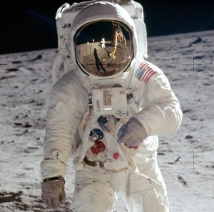 Apollo11.BuzzOnMoon1[1]