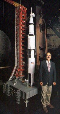 dave_gianakos_and-saturn-v-model