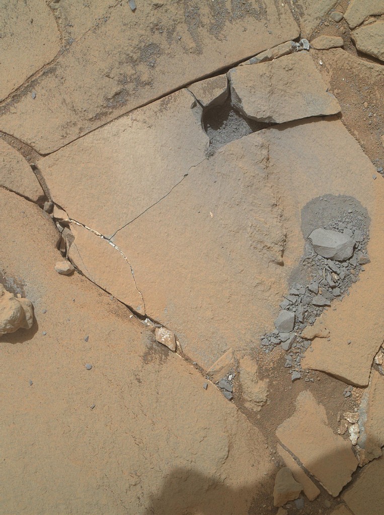 mars-rover-curiosity-drill-rock-cracks-MAHLI-sol867-pia19105-br2
