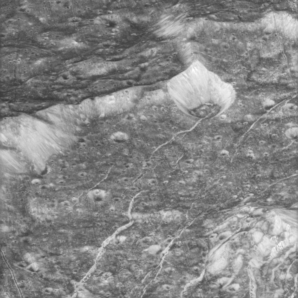 Grooves on Saturn moon Dione