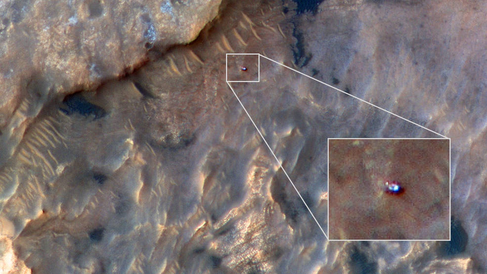 HiRISE Spots Curiosity Rover at Mars' 'Woodland Bay'